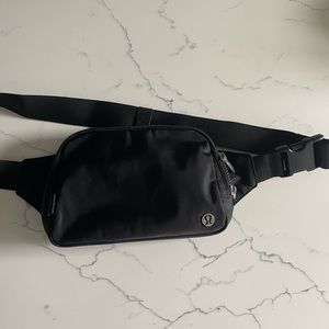 Lululemon Everywhere Belt Bag 2L